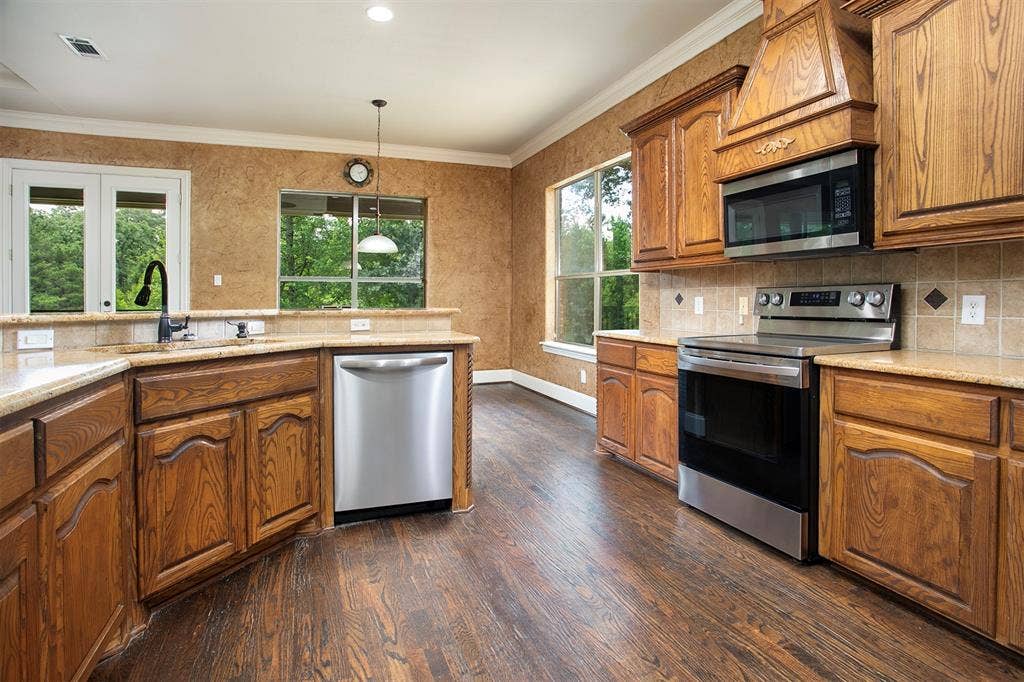 5200 Bayshore Drive, Athens, TX 75752 5200 Bayshore Drive, Athens, TX 75752