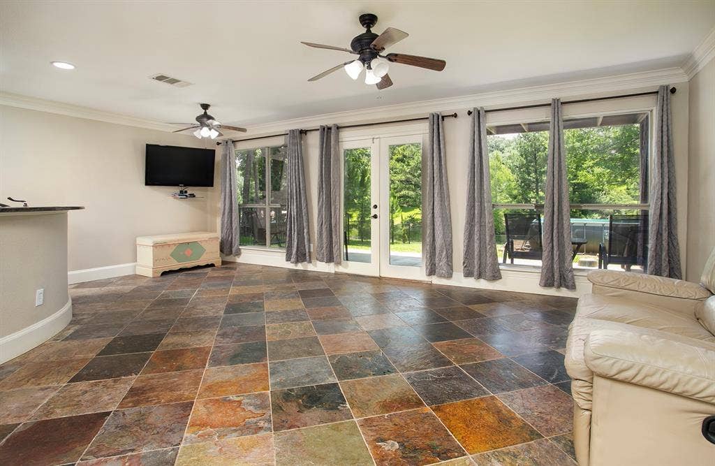 5200 Bayshore Drive, Athens, TX 75752 Downstairs Living room,