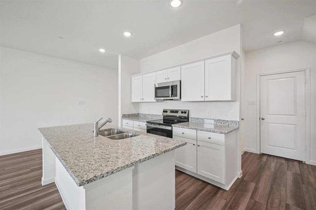 206 Pourtales Lane, Cedar Hill, TX 75104 Rayne The Rayne Kitchen