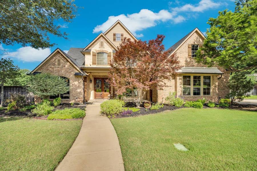 Property photo for 121 Sequoia Court, Midlothian, TX