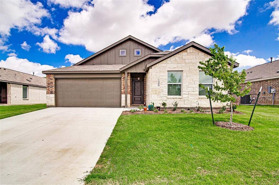 Property photo for 1300 Little Flock Drive, Fort Worth, TX