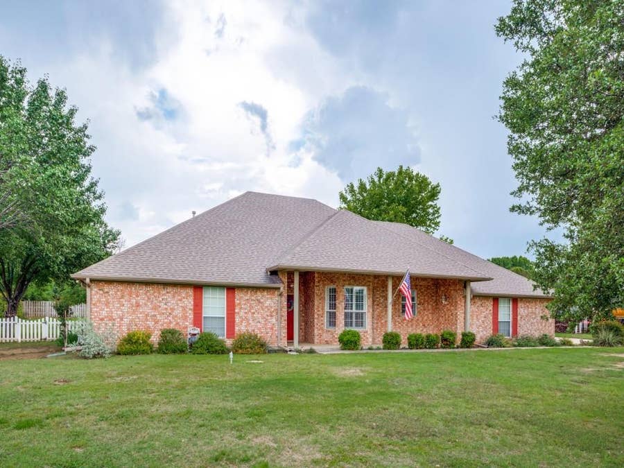 Property photo for 511 N Hardeman Circle, Justin, TX
