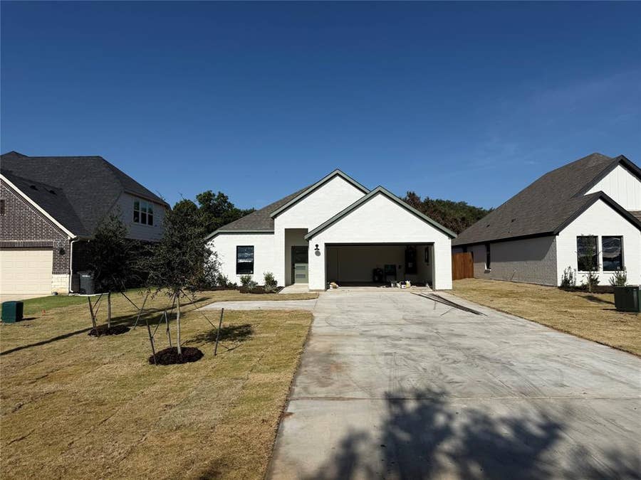 Property photo for 409 Smith Road, Springtown, TX