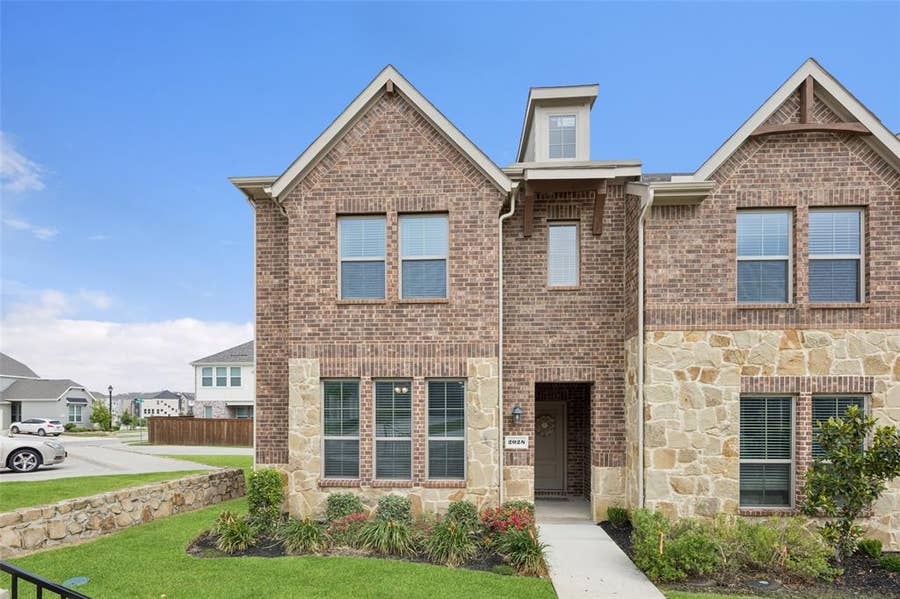 Property photo for 2028 Saddle Way, Mesquite, TX