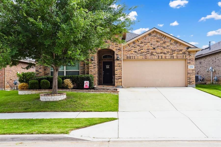 Property photo for 2452 Clay Creek Lane, Fort Worth, TX