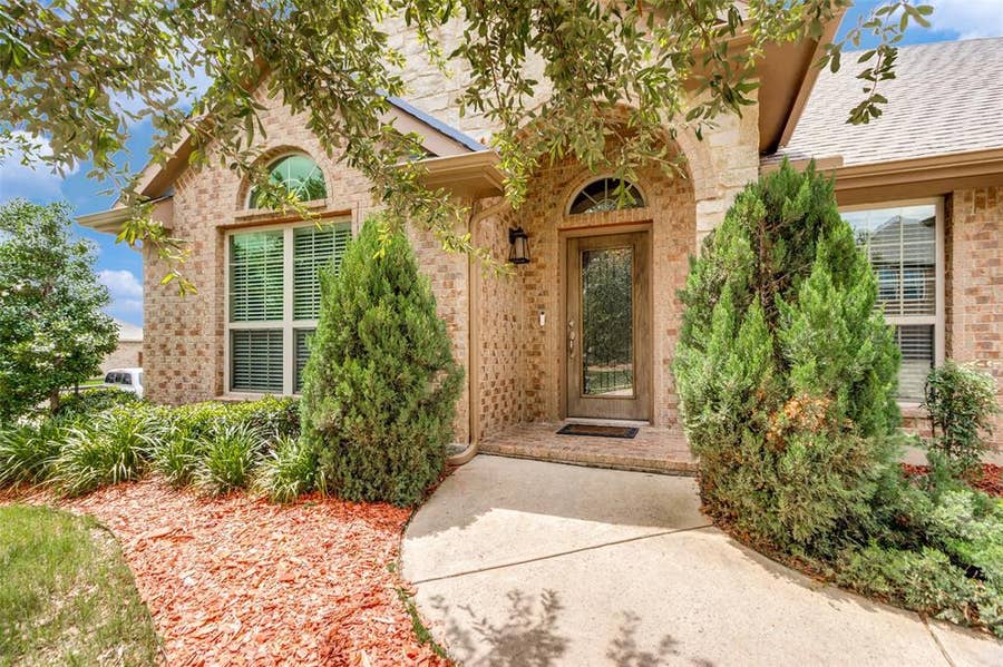 Property photo for 27 Oakridge Lane, Edgecliff Village, TX