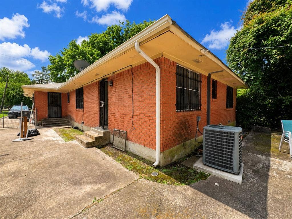 3023 Carpenter Avenue, Dallas, TX 75215 3023 Carpenter Avenue, Dallas, TX 75215