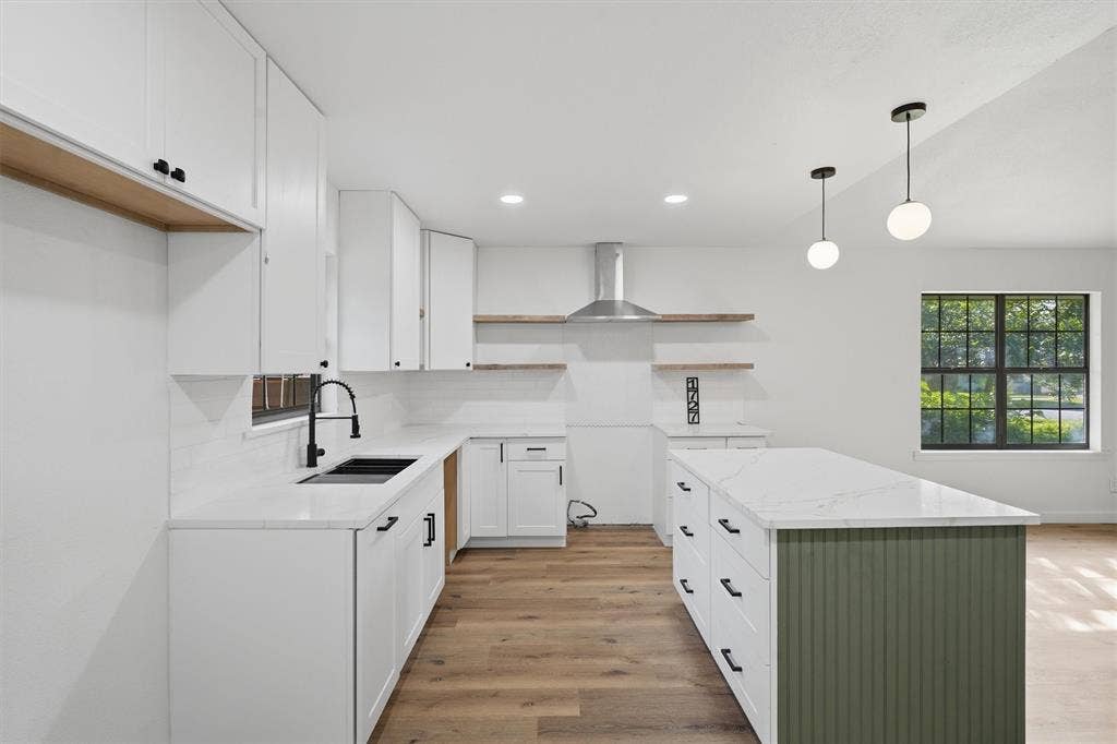 1727 W Doyle Street, Granbury, TX 76048 1727 W Doyle Street, Granbury, TX 76048