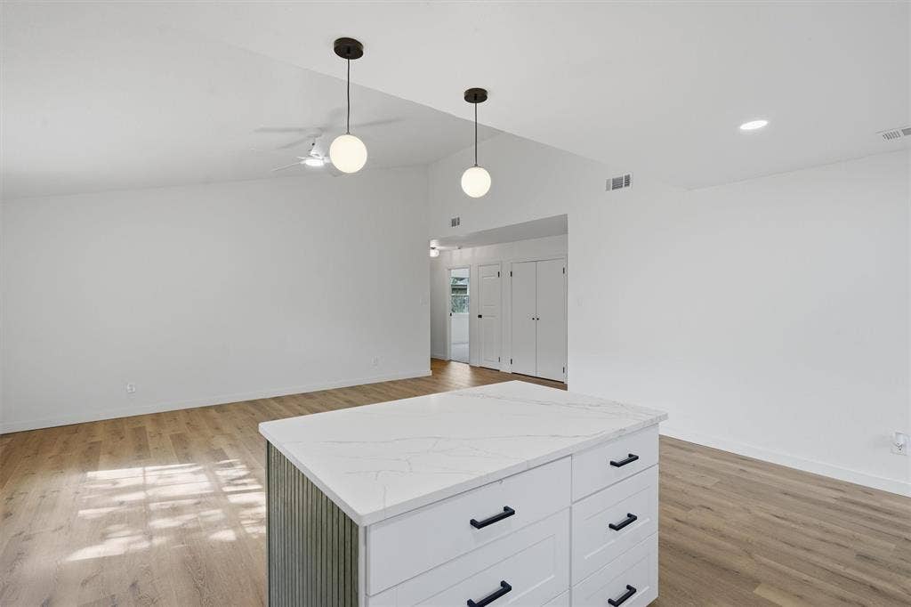 1727 W Doyle Street, Granbury, TX 76048 1727 W Doyle Street, Granbury, TX 76048