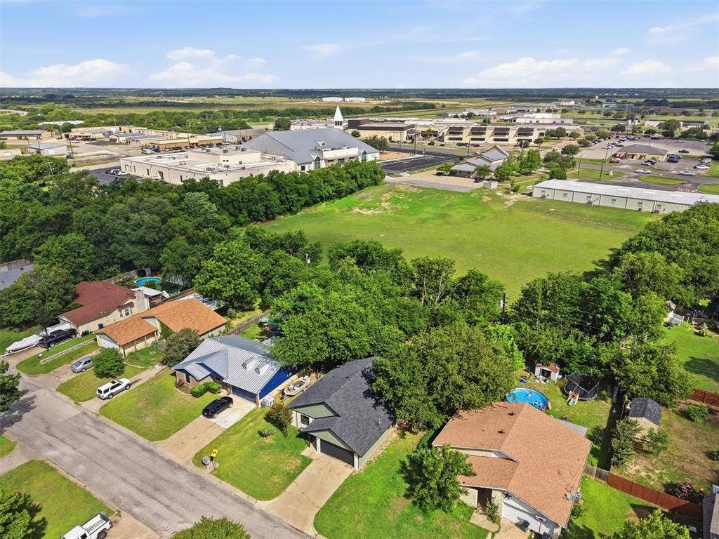 1727 W Doyle Street, Granbury, TX 76048 1727 W Doyle Street, Granbury, TX 76048