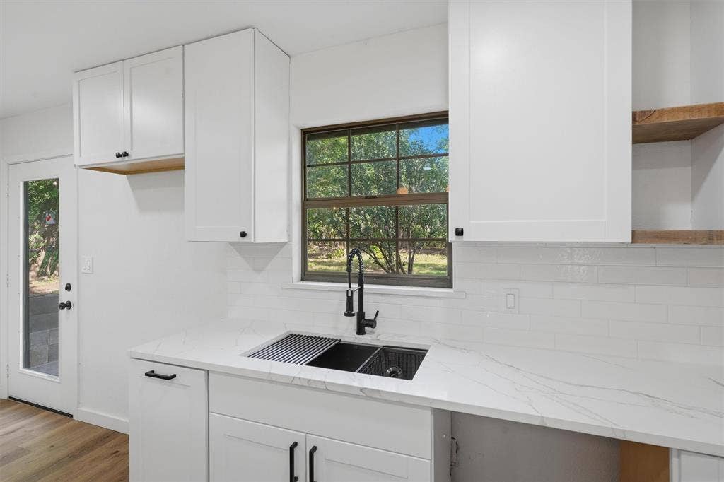 1727 W Doyle Street, Granbury, TX 76048 1727 W Doyle Street, Granbury, TX 76048