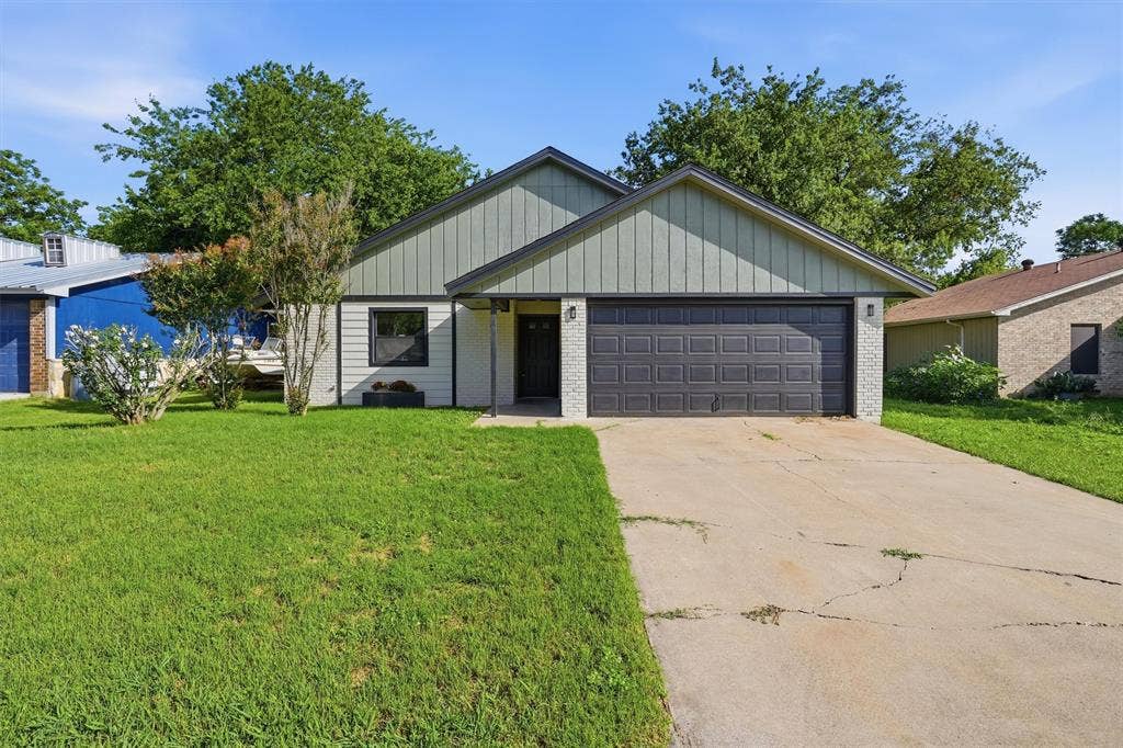 1727 W Doyle Street, Granbury, TX 76048 1727 W Doyle Street, Granbury, TX 76048