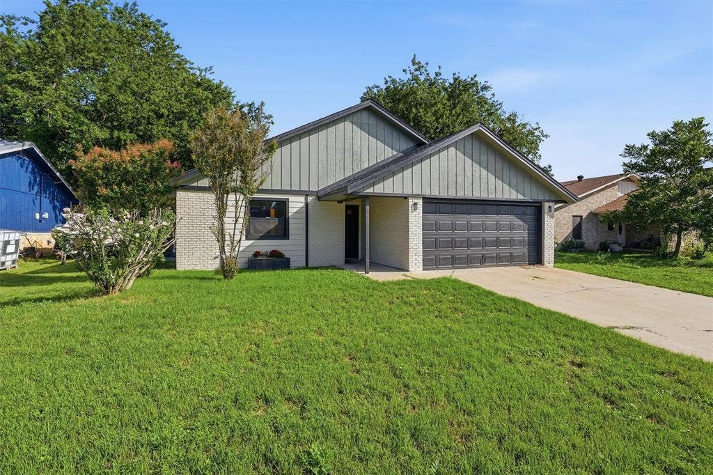 1727 W Doyle Street, Granbury, TX 76048 1727 W Doyle Street, Granbury, TX 76048