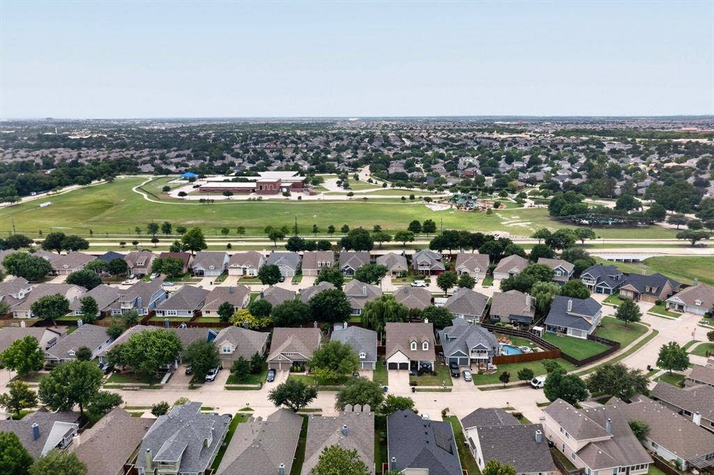 9756 Old Field Drive, McKinney, TX 75072 9756 Old Field Drive, McKinney, TX 75072