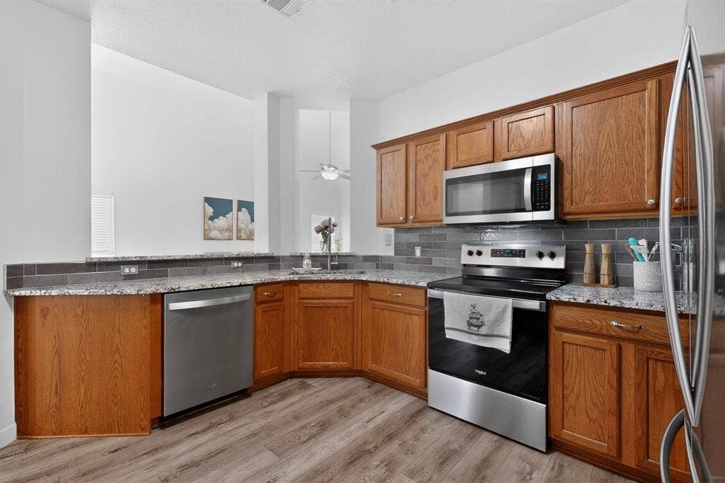 9756 Old Field Drive, McKinney, TX 75072 9756 Old Field Drive, McKinney, TX 75072