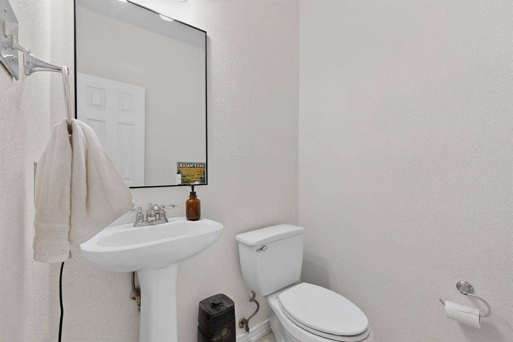 9756 Old Field Drive, McKinney, TX 75072 9756 Old Field Drive, McKinney, TX 75072