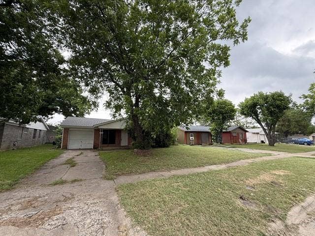 Property photo for 2533 Crestbrook Lane, Grand Prairie, TX
