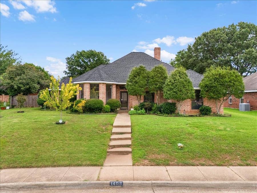 Property photo for 1408 Frenchmans Drive, DeSoto, TX