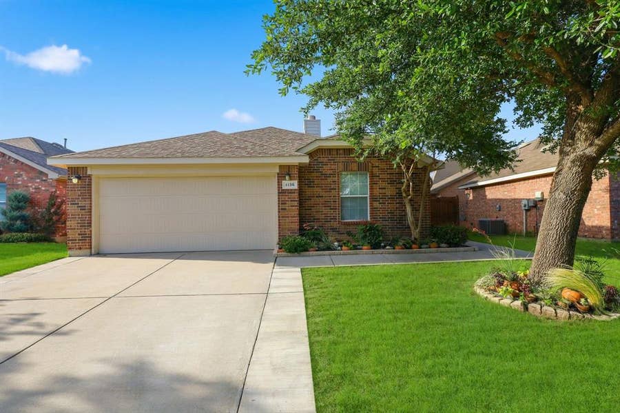 Property photo for 1136 Kachina Lane, Fort Worth, TX