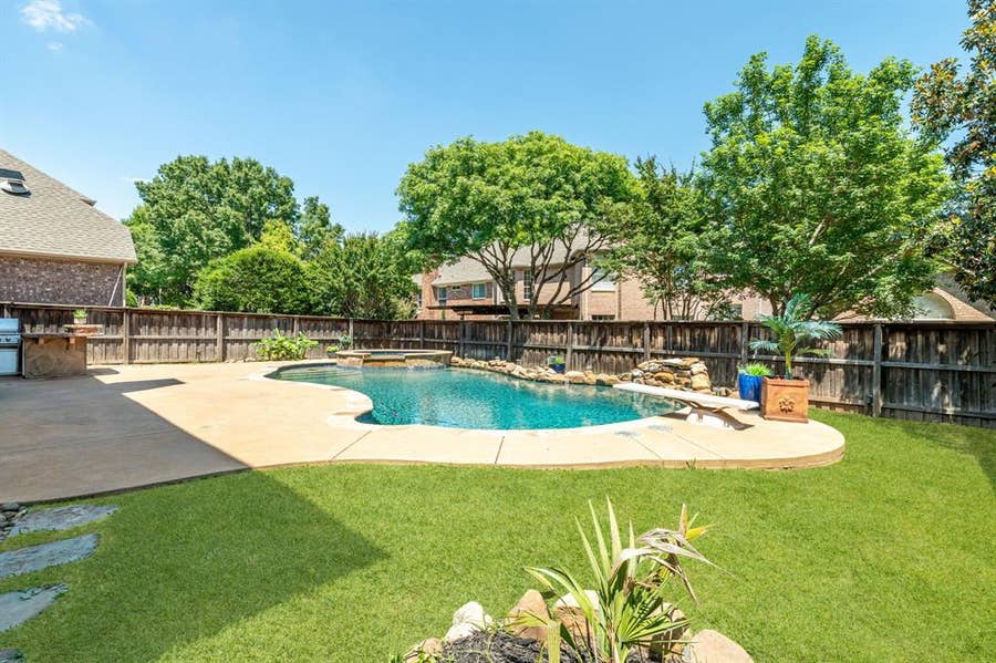 Property photo for 1511 Hunters Creek Drive, McKinney, TX