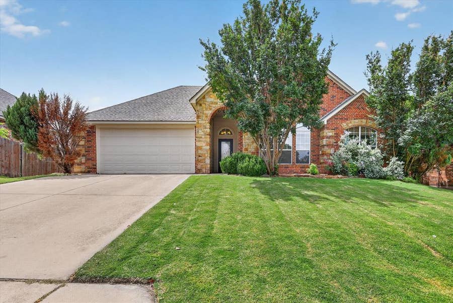 Property photo for 206 Water Oak Lane, Weatherford, TX