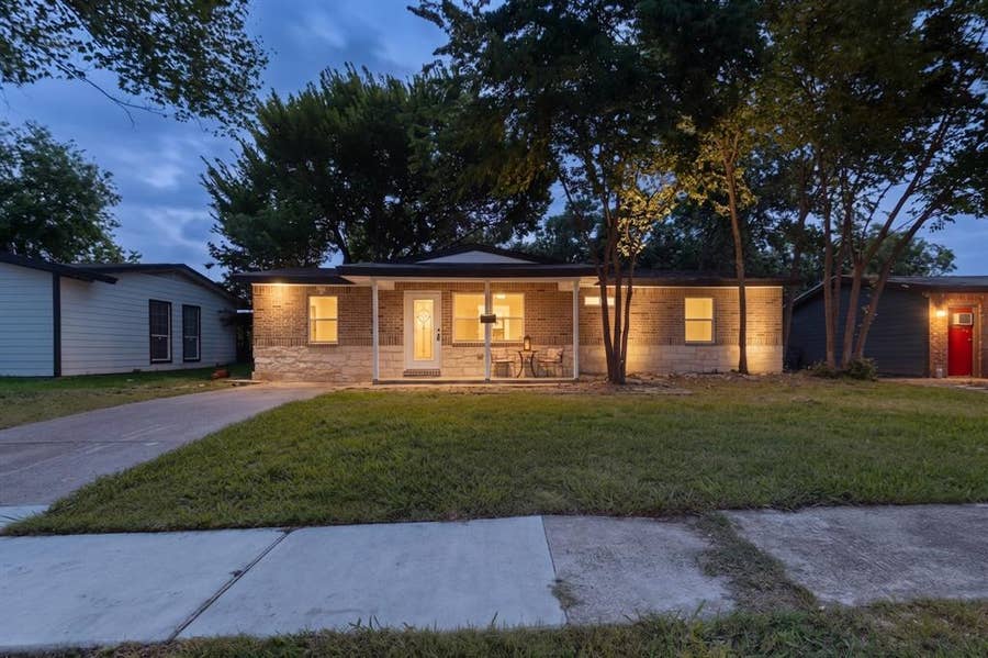 Property photo for 1624 Houghton Road, Dallas, TX