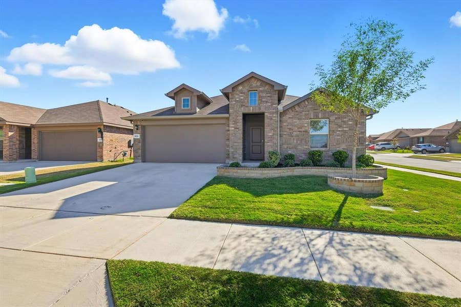 Property photo for 633 Captree Lane, Fort Worth, TX