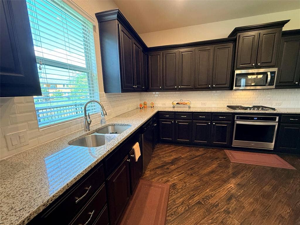 7310 Venice Drive, #4, Grand Prairie, TX 75054 So Much Counter Space!