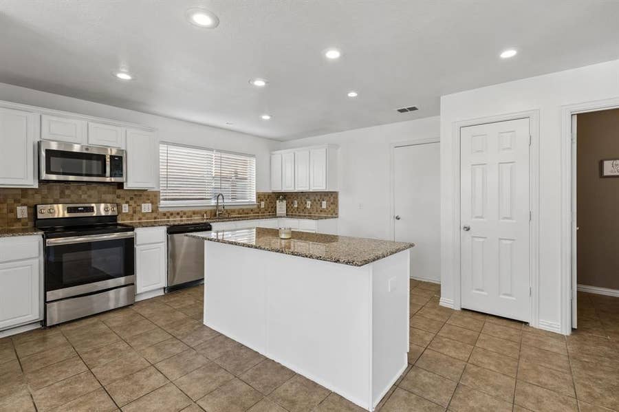 Property photo for 301 Highland Park Lane, Wylie, TX