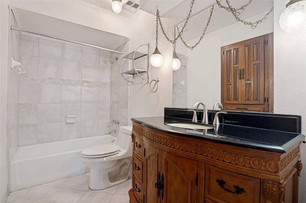 527 Dinalynn Street, Mesquite, TX 75149 527 Dinalynn Street, Mesquite, TX 75149