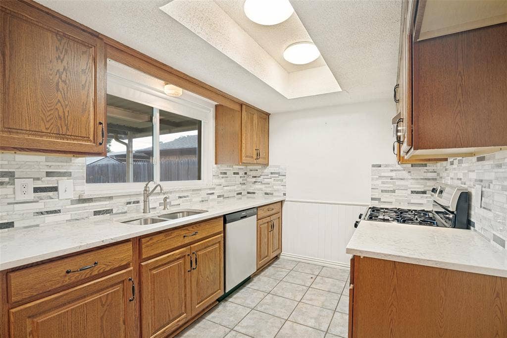 527 Dinalynn Street, Mesquite, TX 75149 527 Dinalynn Street, Mesquite, TX 75149