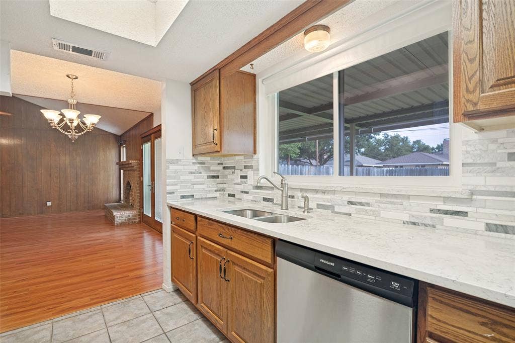 527 Dinalynn Street, Mesquite, TX 75149 527 Dinalynn Street, Mesquite, TX 75149