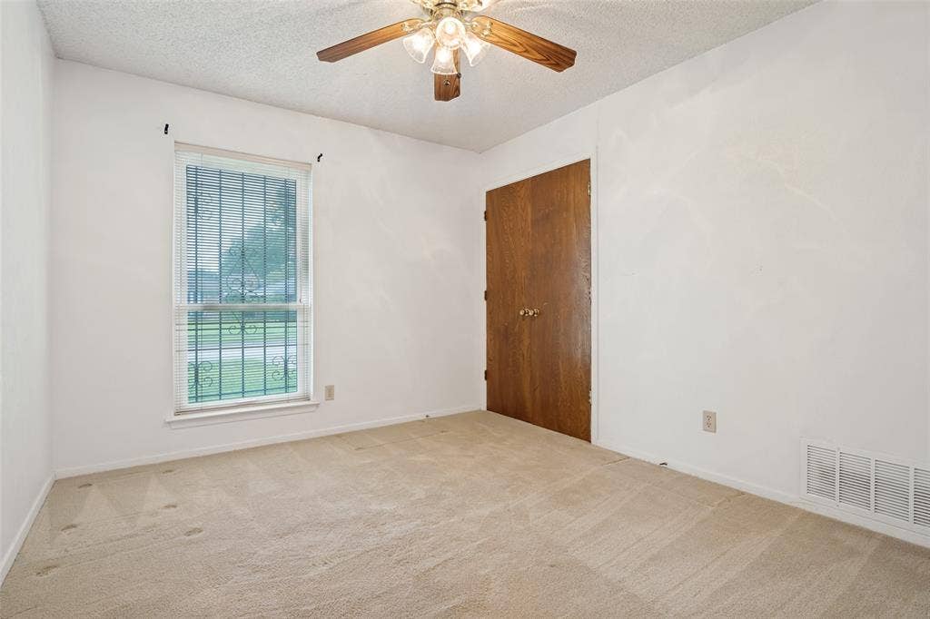 527 Dinalynn Street, Mesquite, TX 75149 527 Dinalynn Street, Mesquite, TX 75149