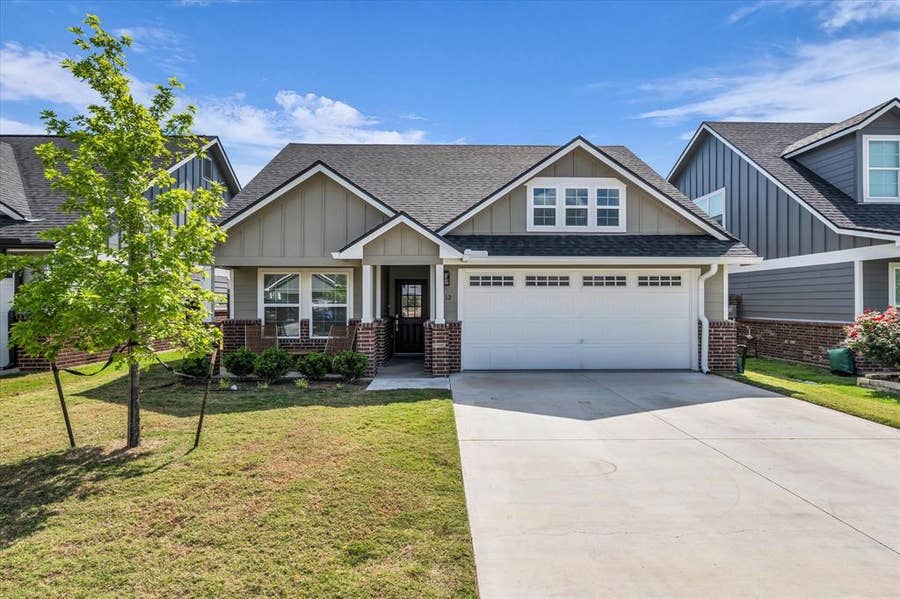 Property photo for 412 Travis Drive, McGregor, TX