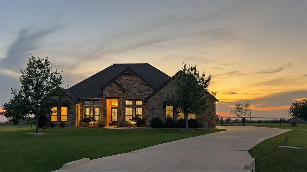 863 Alto Bonito Court, Godley, TX 76044 863 Alto Bonito Court, Godley, TX 76044
