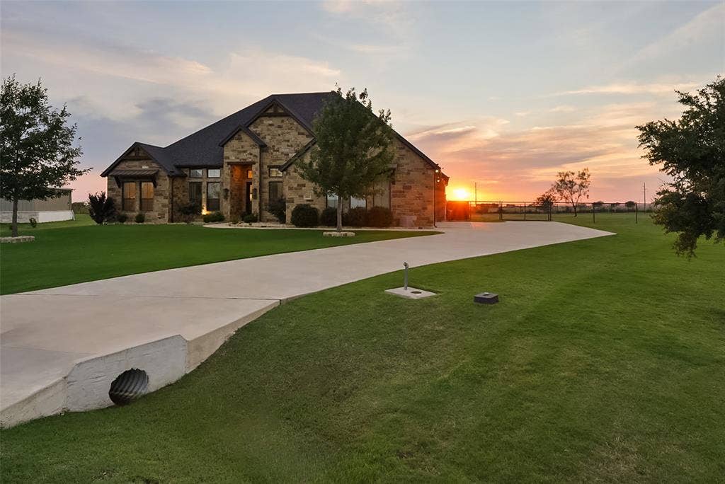 863 Alto Bonito Court, Godley, TX 76044 863 Alto Bonito Court, Godley, TX 76044