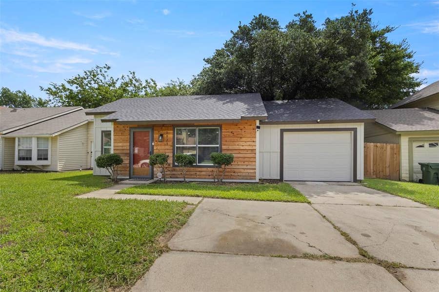 Property photo for 5523 Safari Trail, Arlington, TX