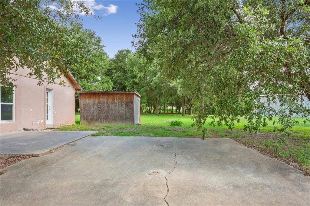 1084 Speegle Road, Woodway, TX 76712 Parking Area