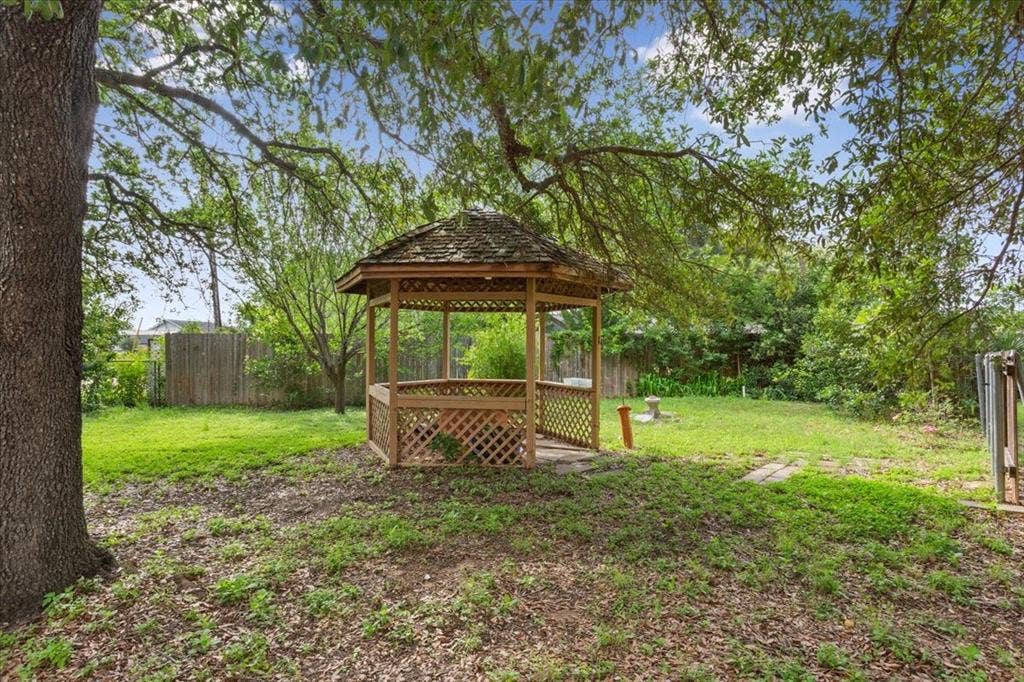 1084 Speegle Road, Woodway, TX 76712 Gazebo with Water Well