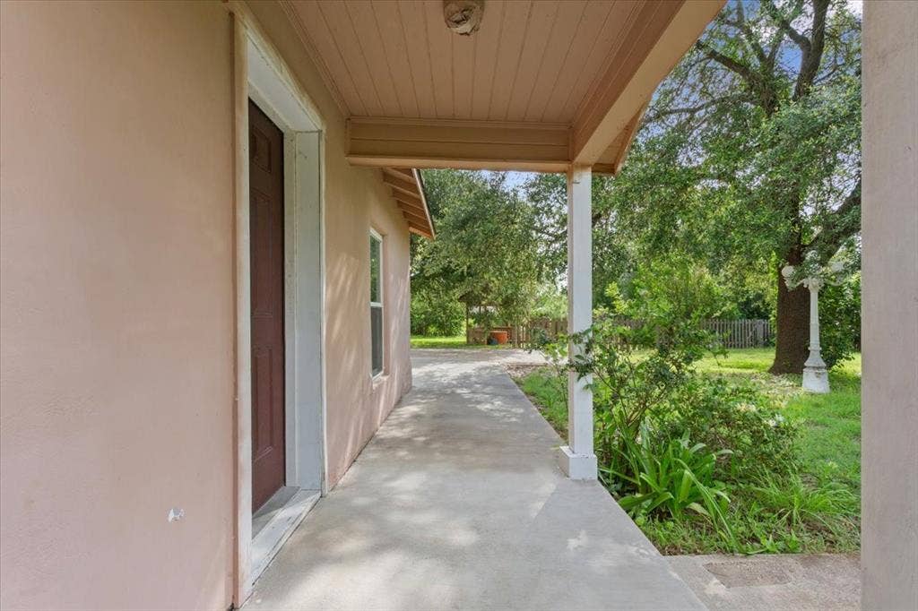 1084 Speegle Road, Woodway, TX 76712 Front Porch