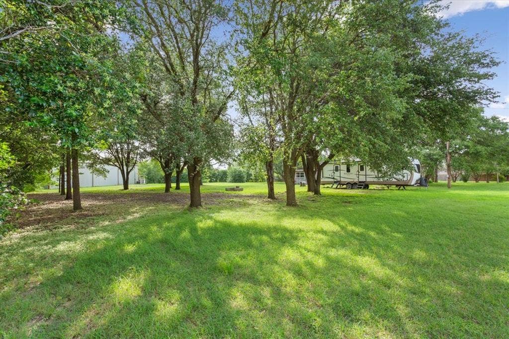 1084 Speegle Road, Woodway, TX 76712 West Side Yard
