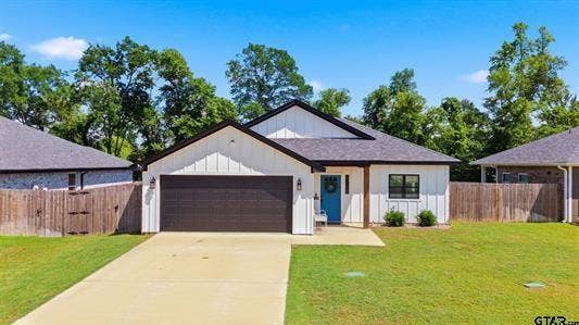 Property photo for 17018 Crossing Circle, Lindale, TX