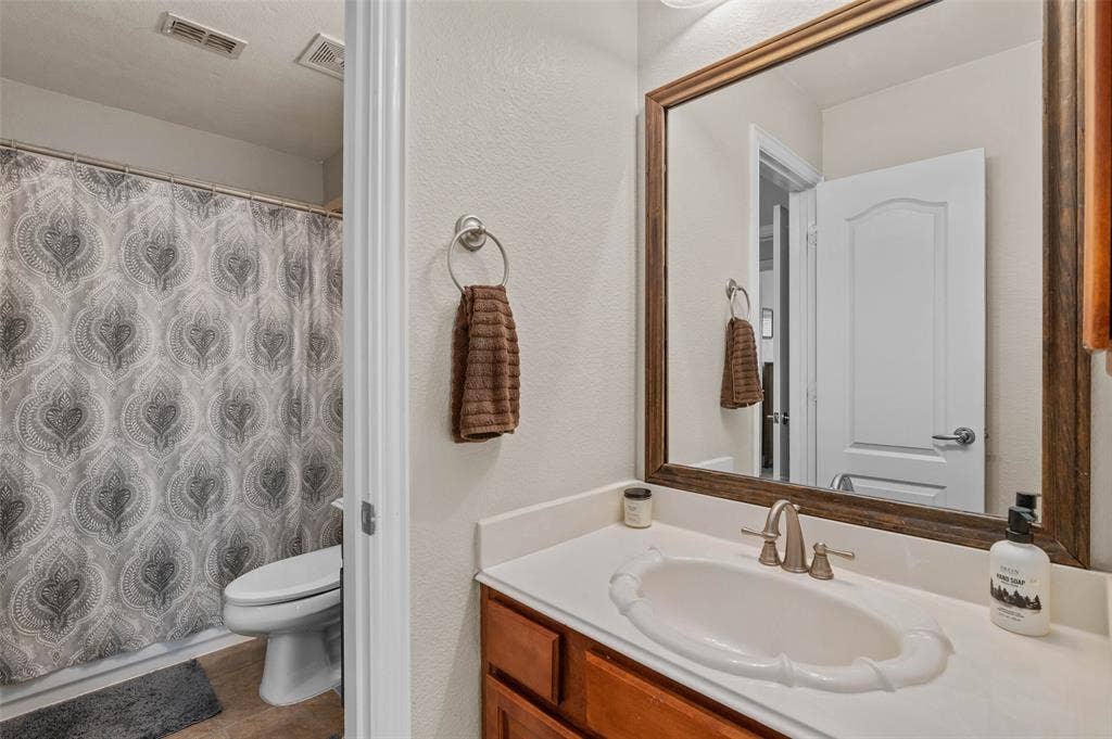 1100 Durango Circle, Shady Shores, TX 76208 1100 Durango Circle, Shady Shores, TX 76208
