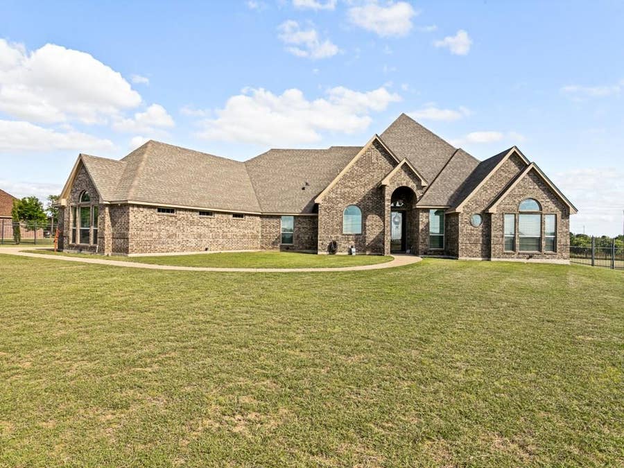 Property photo for 5713 Fogata Lane, Fort Worth, TX