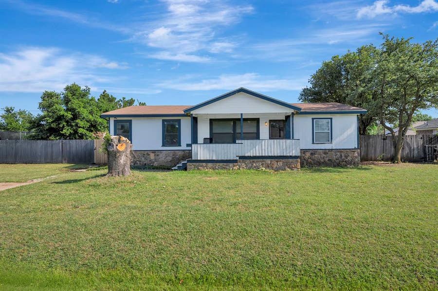 Property photo for 305 Branson Road, Roanoke, TX