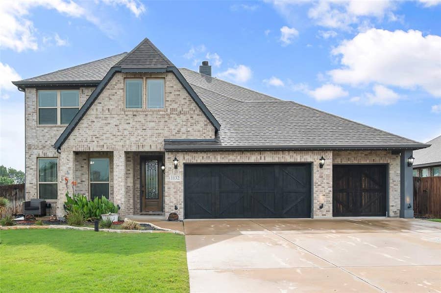 Property photo for 1132 Apple Grove Lane, Waxahachie, TX