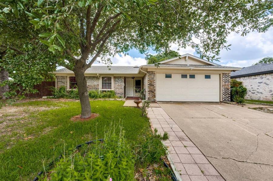 Property photo for 1702 Pine Knot Drive, Garland, TX
