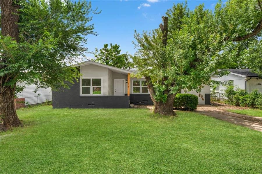 Property photo for 4343 Vanette Lane, Dallas, TX