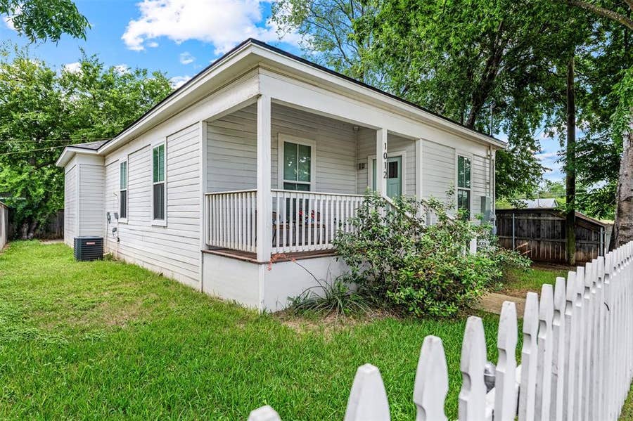 Property photo for 1012 Burnett Avenue, Waco, TX