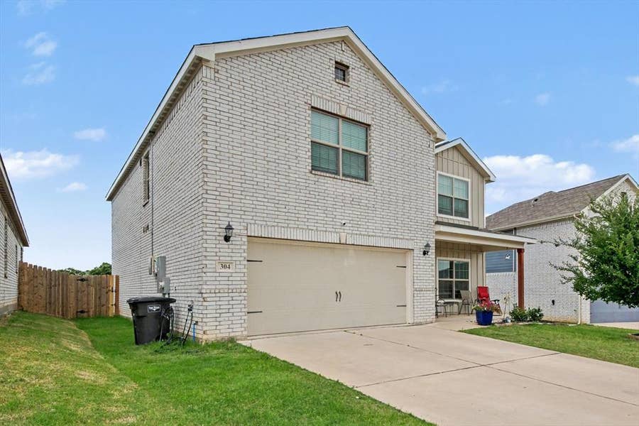 Property photo for 304 Lowery Oaks Trail, Fort Worth, TX